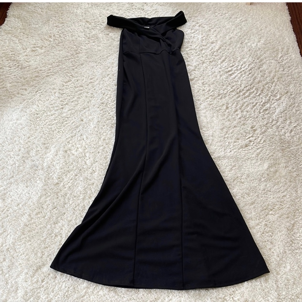 Women black off shoulder dress